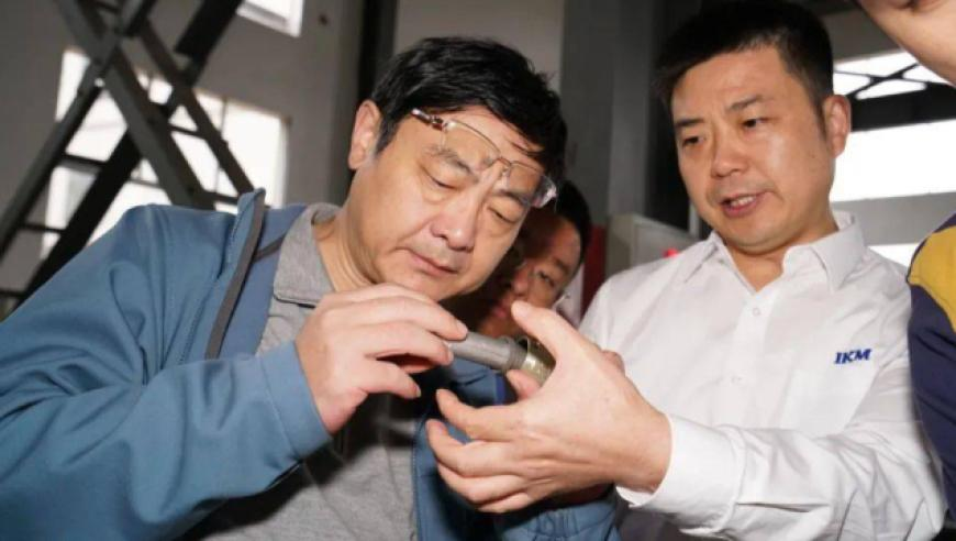 90后驻村书记迎娶邻村女孩,澳门123开奖直播开奖结果台r,最新答案解释落实_体验版V2.100