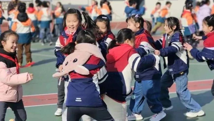 全红婵又变身带娃“德华”了,管家婆一肖一码资大全,权威独家讨论与热门话题_铂金版V7.48